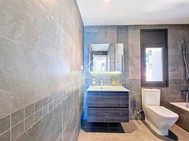 Foto 716f276f-c570-4703-aec9-877088616770. Rent chalet with parking in Barri de Mar Vilanova i la Geltrú