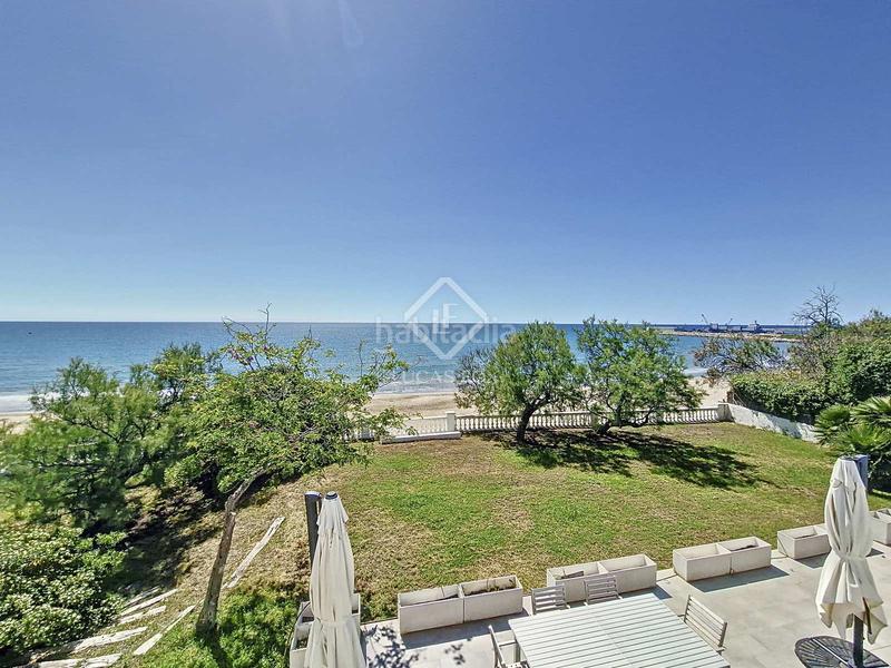 Foto e9ff51a6-4b97-47ee-87d3-2832eaf77c2b. Rent chalet with parking in Barri de Mar Vilanova i la Geltrú