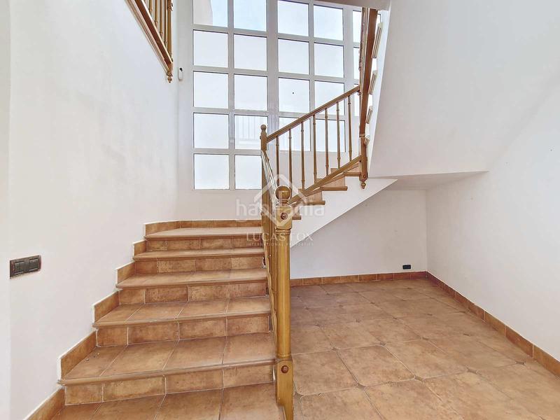 Foto 78307a53-0d93-42bf-b6d9-7d32f6af90a9. Chalet fantástica casa independiente, completamente exterior, con 4 habitaciones y un extenso jardín en venta en una tranquila zona resid en Vendrell (El)