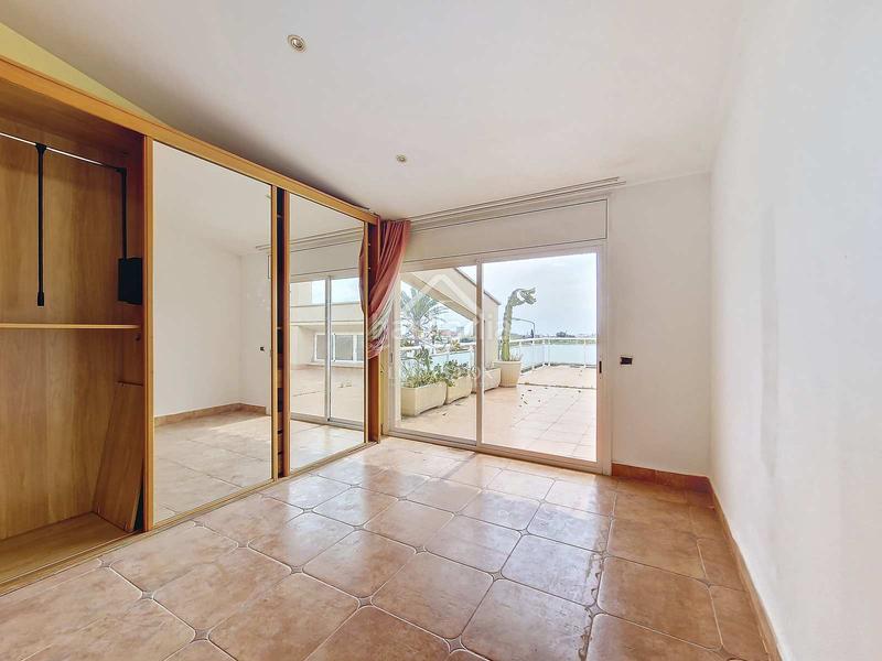 Foto 9405d486-d593-4603-a601-32ed023b30f2. Chalet fantástica casa independiente, completamente exterior, con 4 habitaciones y un extenso jardín en venta en una tranquila zona resid en Vendrell (El)