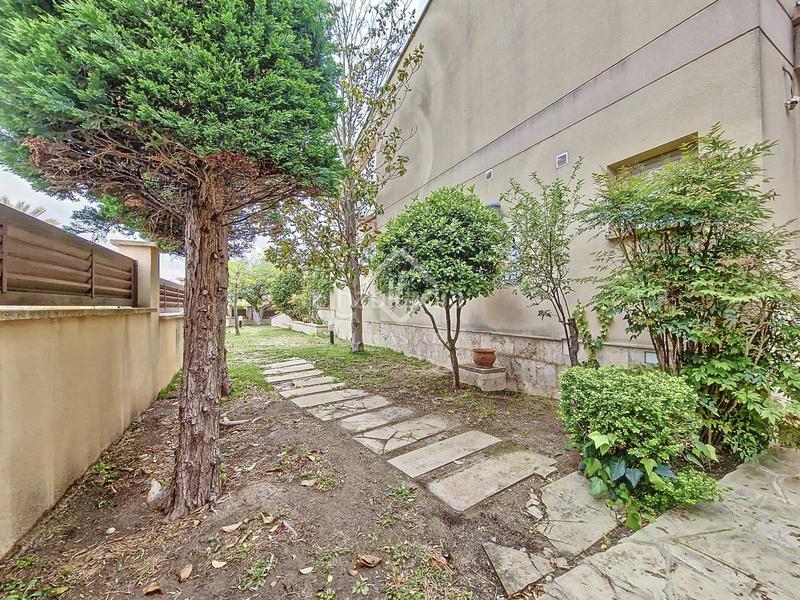 Foto 955a6822-64b7-45c3-9eb4-def49fb79785. Chalet fantástica casa independiente, completamente exterior, con 4 habitaciones y un extenso jardín en venta en una tranquila zona resid en Vendrell (El)