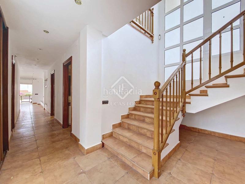 Foto ba2f28b5-d17f-467d-a2bf-be4e98cf966e. Chalet fantástica casa independiente, completamente exterior, con 4 habitaciones y un extenso jardín en venta en una tranquila zona resid en Vendrell (El)