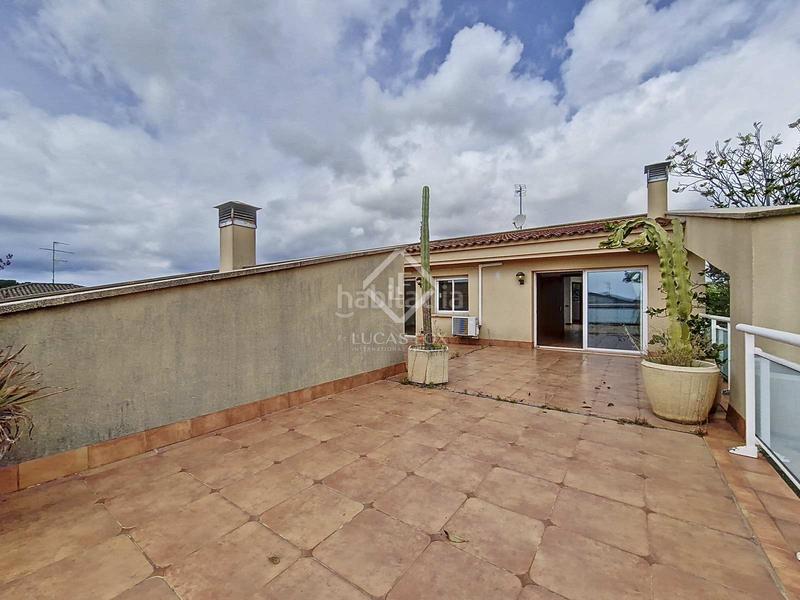 Foto bd1c0de7-8ff6-46ac-8384-f752ac06e9fd. Chalet fantástica casa independiente, completamente exterior, con 4 habitaciones y un extenso jardín en venta en una tranquila zona resid en Vendrell (El)