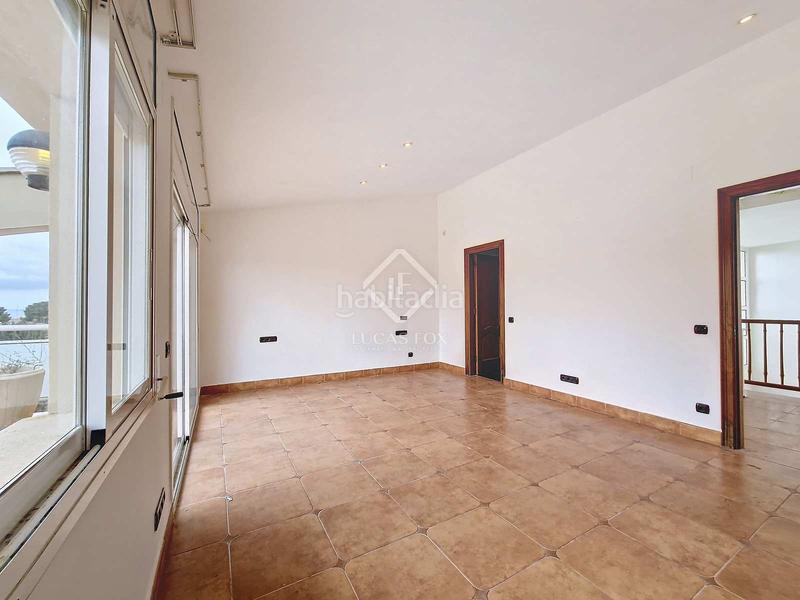 Foto f7934fbd-a450-4a52-95b1-d8ca1baff625. Chalet fantástica casa independiente, completamente exterior, con 4 habitaciones y un extenso jardín en venta en una tranquila zona resid en Vendrell (El)
