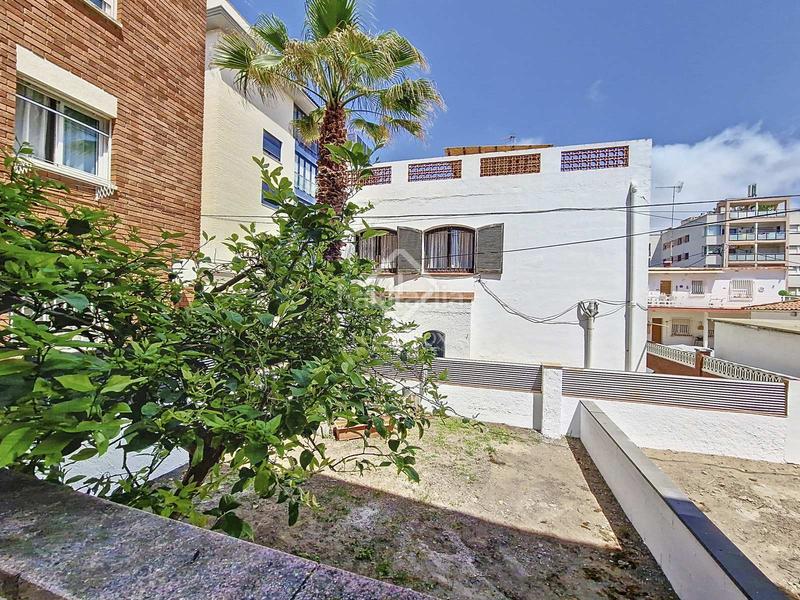 Foto 5d17388b-2d62-4596-93e3-3b1eb9f24c7e. Piso espectacular piso en planta baja en venta en primera línea de mar en el paseo marítimo de calafell, costa daurada en Segur de Calafell