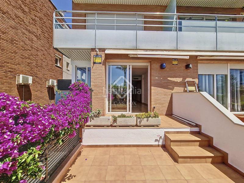 Foto 6cf52aa5-a2b7-4330-9bfe-5c19386b52d6. Piso espectacular piso en planta baja en venta en primera línea de mar en el paseo marítimo de calafell, costa daurada en Segur de Calafell