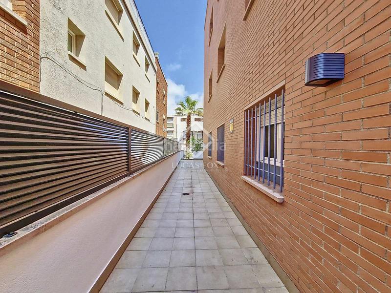 Foto fb168bde-2570-4d5c-8e48-3884f67624b7. Piso espectacular piso en planta baja en venta en primera línea de mar en el paseo marítimo de calafell, costa daurada en Segur de Calafell