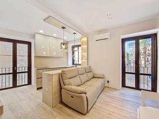 Chalet in Centrevila. Casa antigua reformada en venta en pleno centro de vilanova i la