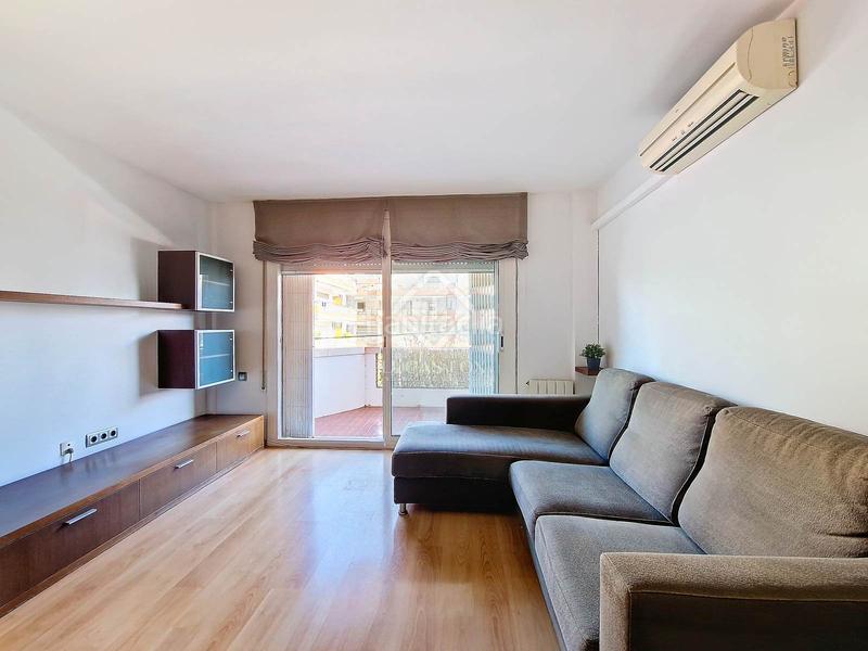 Foto 35ea97e6-e08c-46d4-9c61-8f9ecbbf3119. Piso acogedor piso con terraza en venta en Ribes Roges, la mejor zona de vilanova, a tanto solo 2 minutos de la playa en Vilanova i la Geltrú