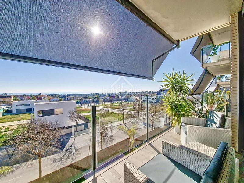 Foto 699d964f-b8c8-4202-8de7-52e7c504fd98. Piso fantástico piso exterior con 4 dormitorios, plaza de aparcamiento y piscina comunitaria en venta en Vilanova i la Geltrú