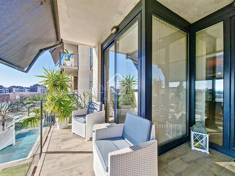 Foto 86a99202-ff0c-4a66-9a28-5c41296ba11d. Piso fantástico piso exterior con 4 dormitorios, plaza de aparcamiento y piscina comunitaria en venta en Vilanova i la Geltrú