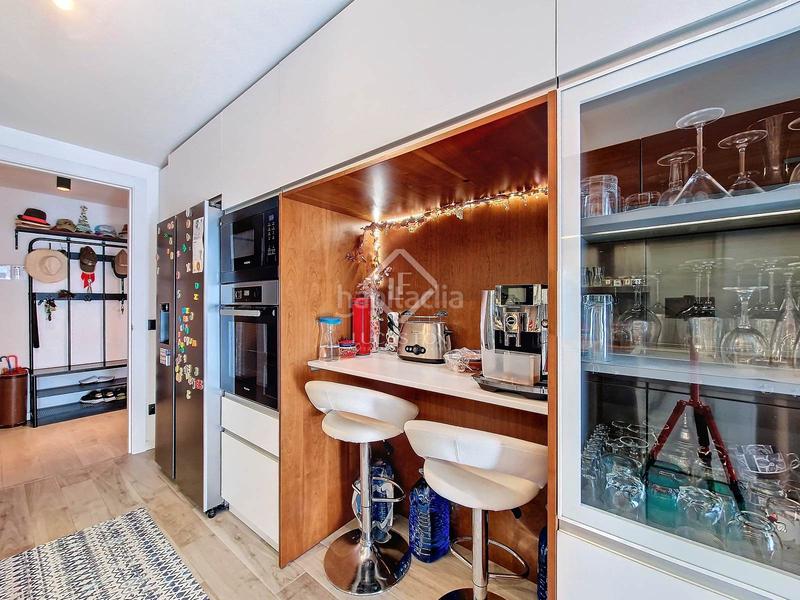 Foto a5f82270-c66a-4488-aa15-c11fcf6a98af. Piso fantástico piso exterior con 4 dormitorios, plaza de aparcamiento y piscina comunitaria en venta en Vilanova i la Geltrú
