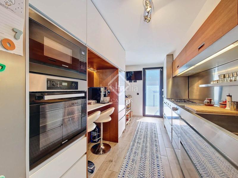 Foto b5c5a691-ee26-4332-82c4-298938b76b3f. Piso fantástico piso exterior con 4 dormitorios, plaza de aparcamiento y piscina comunitaria en venta en Vilanova i la Geltrú