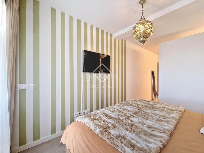 Foto c6d195fb-2120-455b-9b70-278a2e5be900. Piso fantástico piso exterior con 4 dormitorios, plaza de aparcamiento y piscina comunitaria en venta en Vilanova i la Geltrú