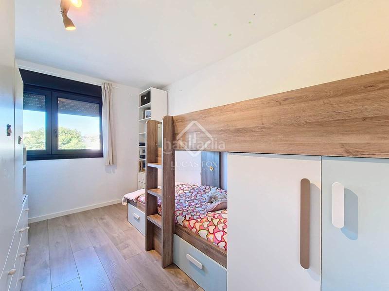 Foto cc067662-fe3b-44b9-9b22-f775c88e5140. Piso fantástico piso exterior con 4 dormitorios, plaza de aparcamiento y piscina comunitaria en venta en Vilanova i la Geltrú
