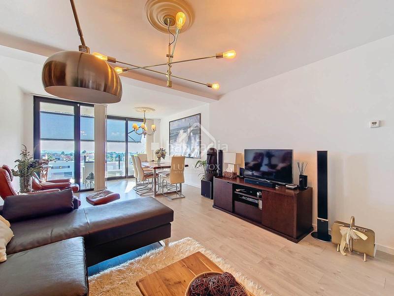 Foto d82f039a-d4cf-4f7d-9333-b9e7d48b5dab. Piso fantástico piso exterior con 4 dormitorios, plaza de aparcamiento y piscina comunitaria en venta en Vilanova i la Geltrú