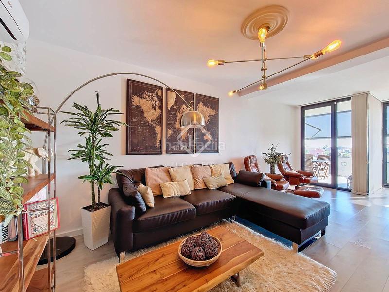 Foto da9f7a6d-5143-43db-8a50-b10c09c03e08. Piso fantástico piso exterior con 4 dormitorios, plaza de aparcamiento y piscina comunitaria en venta en Vilanova i la Geltrú