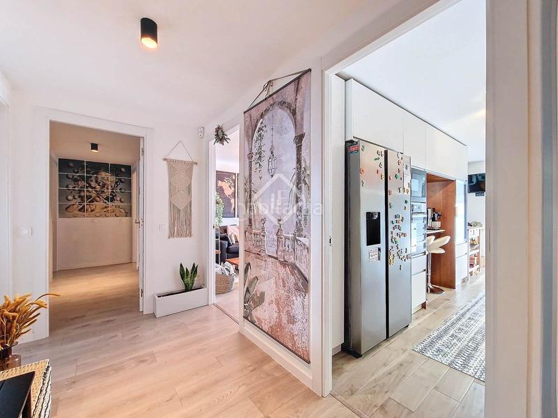 Foto fb15517f-4356-4f89-b018-2a160275612b. Piso fantástico piso exterior con 4 dormitorios, plaza de aparcamiento y piscina comunitaria en venta en Vilanova i la Geltrú