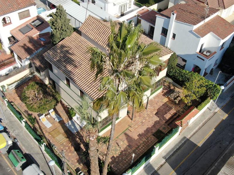 Foto f450ade0-ee2b-47ed-8812-058151a9a338. Chalet espectacular casa independiente a cuatro vientos con vistas al mar en venta en Ribes Roges en Vilanova i la Geltrú