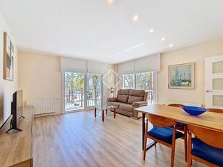 Appartement à Barri de Mar. Fantástico piso esquinero muy luminoso y con vistas al puerto de
