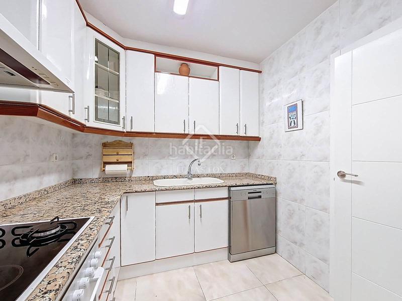 Foto 711a5f0c-1fa3-4817-8b59-b37d2d9226f9. Piso fantástico piso esquinero muy luminoso y con vistas al puerto deportivo en venta en vilanova en Vilanova i la Geltrú