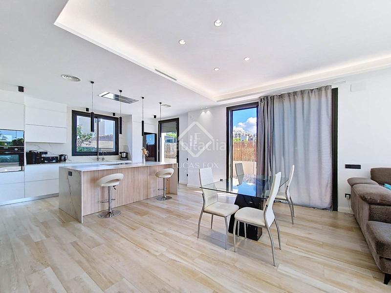 Foto 0af98037-5071-42ab-a4d0-3fc53ecf04fe. Chalet casa de diseño con grandes calidades en venta en la carrelada, en una de las mejores zonas de la ciudad en Vilanova i la Geltrú