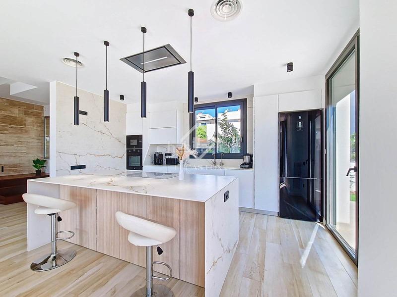 Foto 5428718f-57ae-45df-b1a3-5597e8ecd5ec. Chalet casa de diseño con grandes calidades en venta en la carrelada, en una de las mejores zonas de la ciudad en Vilanova i la Geltrú