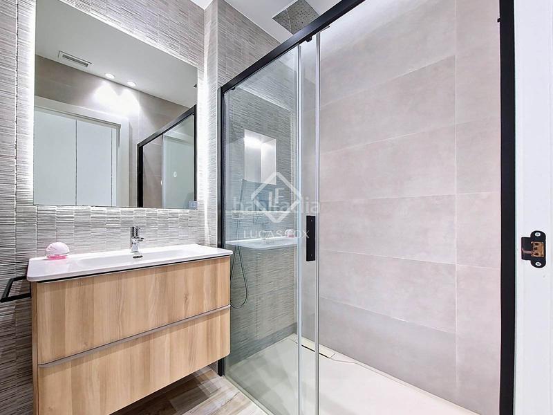 Foto ce9cb837-b8fa-48f0-8556-eeda75ec20dc. Chalet casa de diseño con grandes calidades en venta en la carrelada, en una de las mejores zonas de la ciudad en Vilanova i la Geltrú