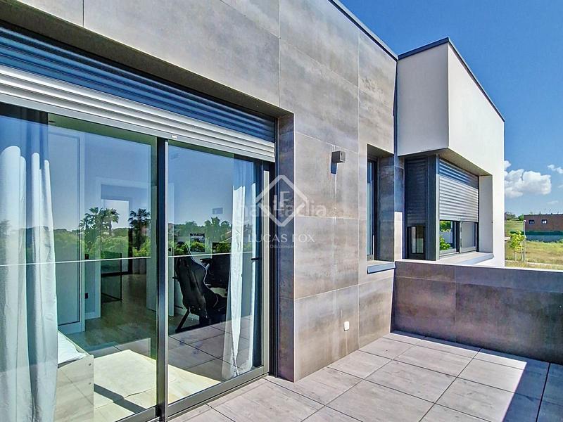 Foto dff18589-7119-4865-adf9-6a246260e7f0. Chalet casa de diseño con grandes calidades en venta en la carrelada, en una de las mejores zonas de la ciudad en Vilanova i la Geltrú