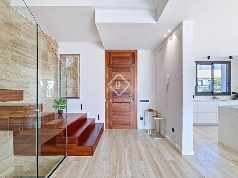 Foto e9fd63bb-f608-4017-a35e-0bd8aba59642. Chalet casa de diseño con grandes calidades en venta en la carrelada, en una de las mejores zonas de la ciudad en Vilanova i la Geltrú