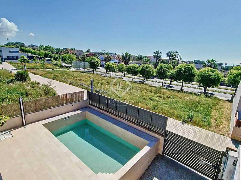 Foto ea6c456c-8f64-4465-9dd8-244e60631d6f. Chalet casa de diseño con grandes calidades en venta en la carrelada, en una de las mejores zonas de la ciudad en Vilanova i la Geltrú