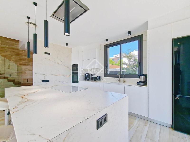 Foto fa043fbb-cffe-4f02-80b9-f3264e425bba. Chalet casa de diseño con grandes calidades en venta en la carrelada, en una de las mejores zonas de la ciudad en Vilanova i la Geltrú