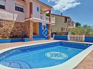 Xalet a Mas Trader-Corral dEn Tort-Corral dEn Cona. Espectacular casa con piscina y vistas al mar en venta en cubell