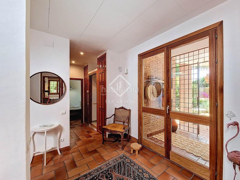 Foto 310b93ac-c1f9-4f1b-a7b0-b093c1e8a644. Chalet villa de estilo mediterráneo con jardín privado y vistas al mar en venta en Vilanova i la Geltrú