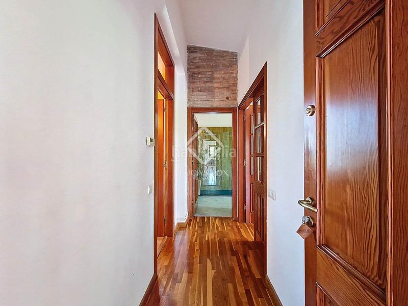 Foto 3f3624ac-8678-4eb1-ab6a-5f77523b02b5. Chalet villa de estilo mediterráneo con jardín privado y vistas al mar en venta en Vilanova i la Geltrú