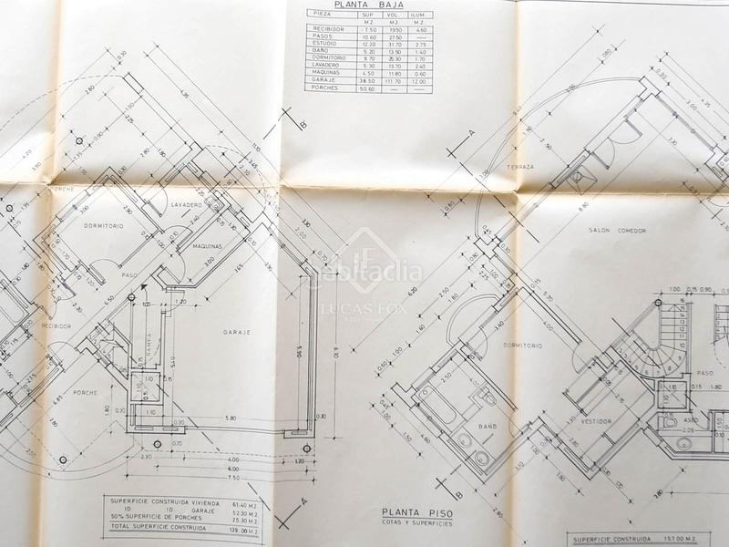 Foto 4026d46d-b3f1-44a2-8206-97ff41ac787b. Chalet villa de estilo mediterráneo con jardín privado y vistas al mar en venta en Vilanova i la Geltrú