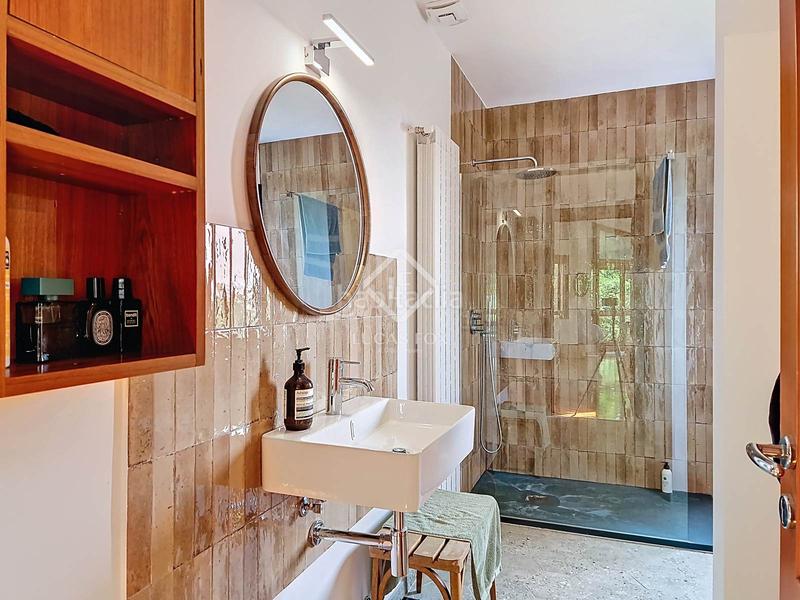 Foto 46e93870-51b5-4809-a79f-365e6c4ebfdd. Chalet villa de estilo mediterráneo con jardín privado y vistas al mar en venta en Vilanova i la Geltrú