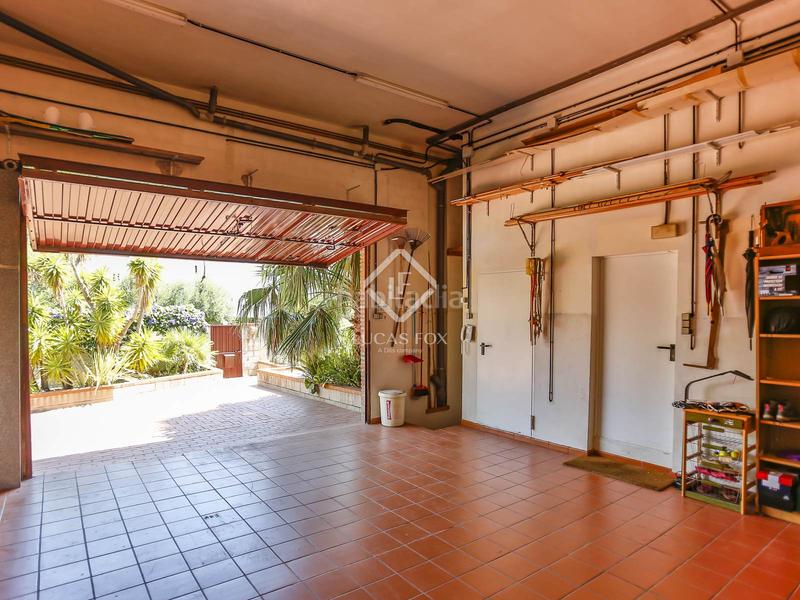 Foto 4828b9a0-a9f7-48d7-a1f8-daaa244510a5. Chalet villa de estilo mediterráneo con jardín privado y vistas al mar en venta en Vilanova i la Geltrú