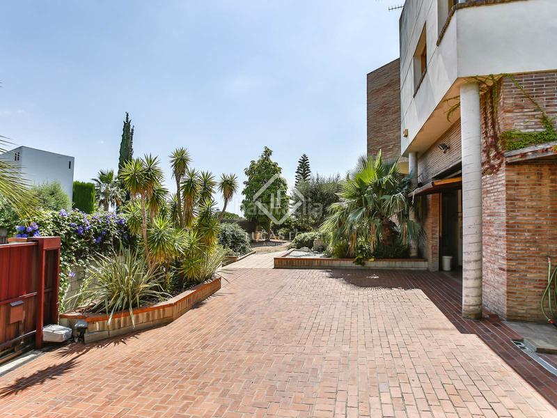 Foto 559b785e-f2f0-429a-b4ae-95afa3131bb9. Chalet villa de estilo mediterráneo con jardín privado y vistas al mar en venta en Vilanova i la Geltrú