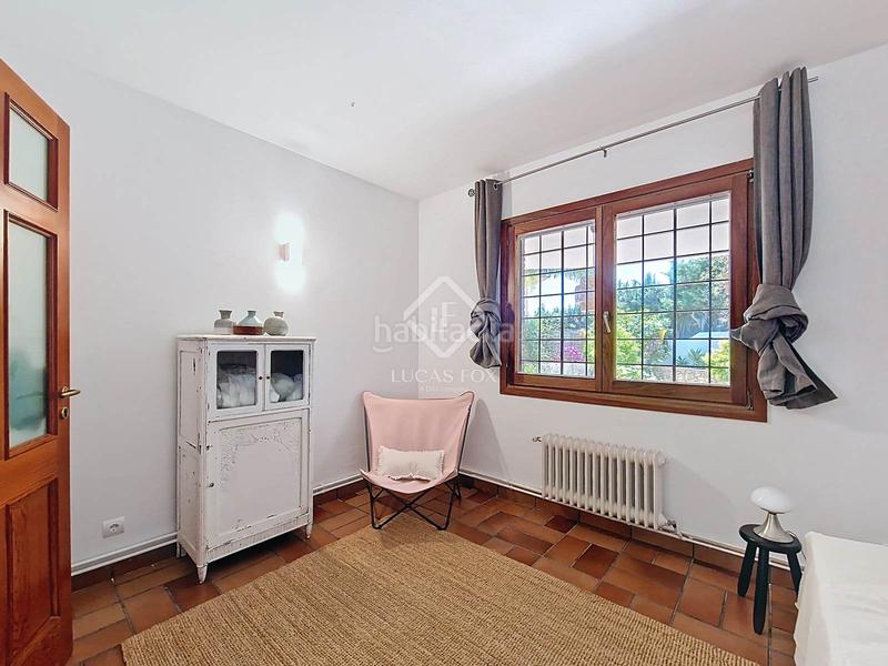Foto 596128e6-b03c-4366-b901-83b09c7b8b4b. Chalet villa de estilo mediterráneo con jardín privado y vistas al mar en venta en Vilanova i la Geltrú