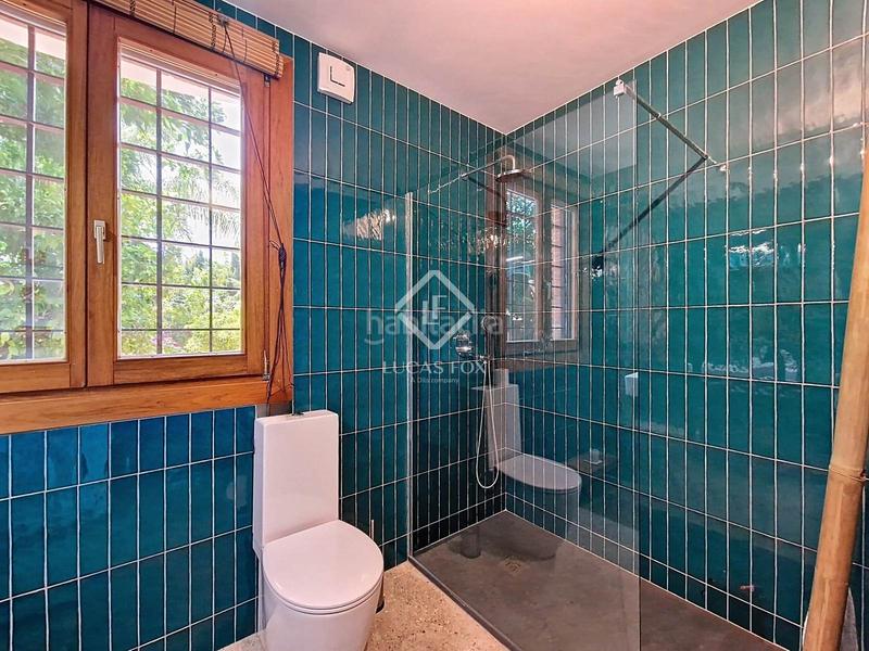 Foto 633393a2-a08f-40f9-80f8-0f1e86a42438. Chalet villa de estilo mediterráneo con jardín privado y vistas al mar en venta en Vilanova i la Geltrú