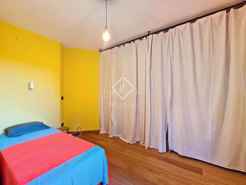 Foto 6d3a0d65-9ddc-423b-9315-f8aa7cc58375. Chalet villa de estilo mediterráneo con jardín privado y vistas al mar en venta en Vilanova i la Geltrú