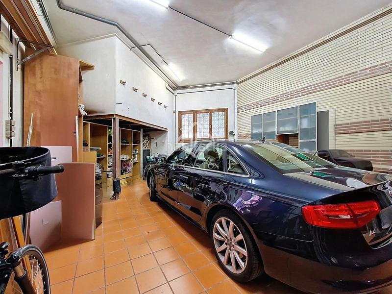 Foto bdf38b68-c453-4ca0-8ccc-54f82eb5f70d. Chalet villa de estilo mediterráneo con jardín privado y vistas al mar en venta en Vilanova i la Geltrú
