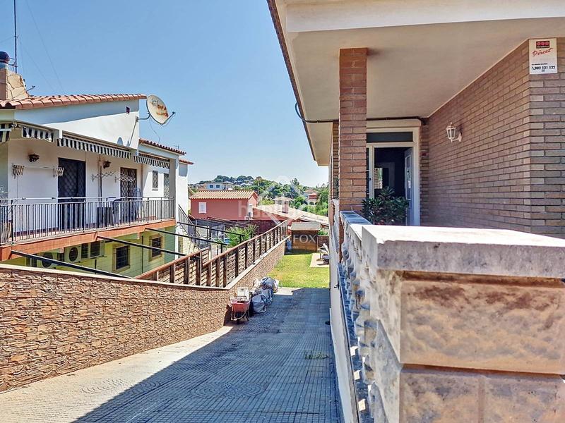 Foto 04dc6ac3-e4ea-45ad-9d4b-3806fa4cf2f5. Chalet espectacular casa independiente con jardín y piscina en una de las mejores zonas residenciales en Cunit