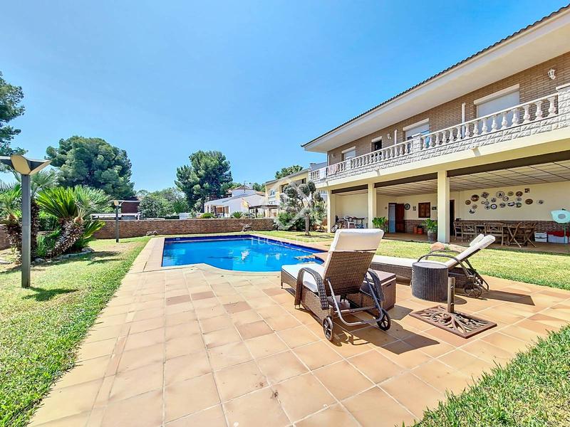 Foto 18d1014b-8647-4e46-b829-efd736af14a2. Chalet espectacular casa independiente con jardín y piscina en una de las mejores zonas residenciales en Cunit