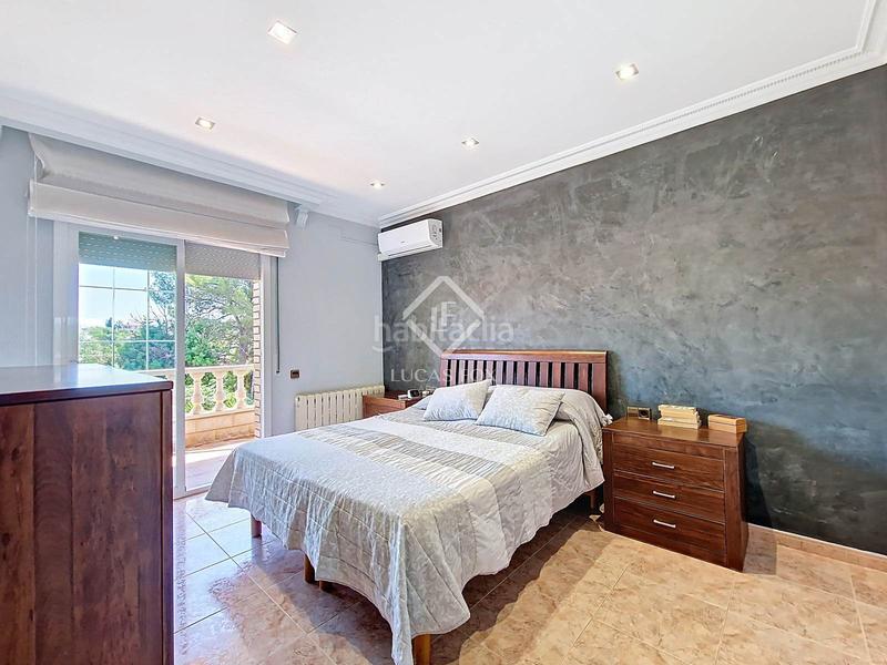 Foto 2f49b8f8-9912-47e7-9d1a-8e3e1a20f8f7. Chalet espectacular casa independiente con jardín y piscina en una de las mejores zonas residenciales en Cunit