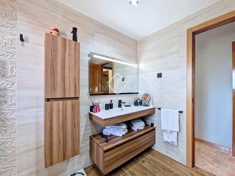 Foto 5049cda3-650f-40ad-9c95-058a4085eacf. Chalet espectacular casa independiente con jardín y piscina en una de las mejores zonas residenciales en Cunit