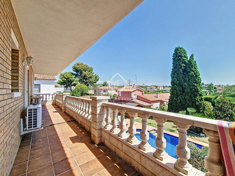 Foto 61022055-2e7a-414b-bcd8-d0509882c15d. Chalet espectacular casa independiente con jardín y piscina en una de las mejores zonas residenciales en Cunit
