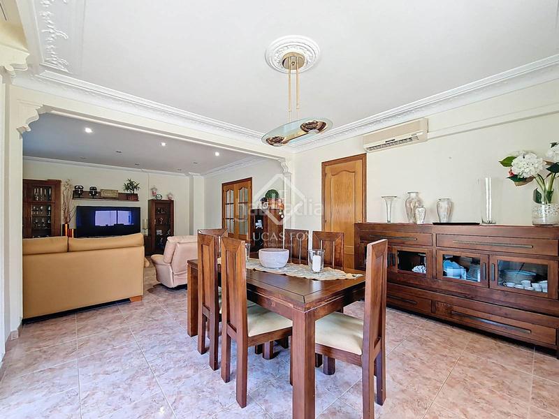 Foto 6197abf2-7a25-4981-aa0a-f8d4d21140f7. Chalet espectacular casa independiente con jardín y piscina en una de las mejores zonas residenciales en Cunit