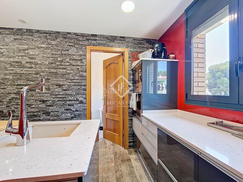 Foto 7093a148-f89d-48d6-890b-460915437f22. Chalet espectacular casa independiente con jardín y piscina en una de las mejores zonas residenciales en Cunit